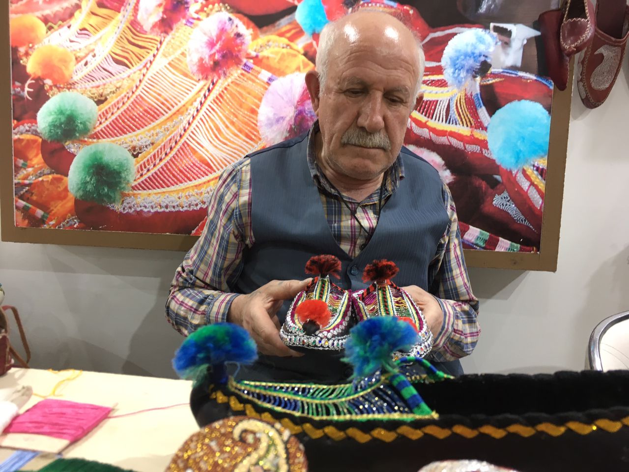 بر‌گزار‌ی ورکشاپ‌ هنر‌ی چاروق‌دوزی در حاشیه سی‌وپنجمین نمایشگاه ملی صنایع‌دستی تهران