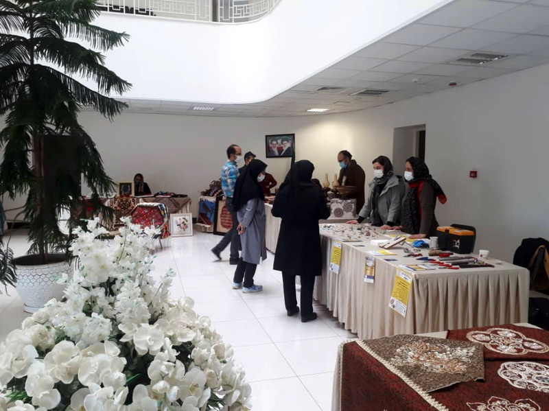 برگزاری نمایشگاه صنایع‌دستی در سازمان مدیریت و برنامه‌ریزی قزوین
