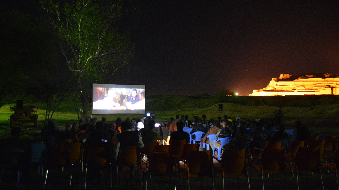 نمایش یکی از فیلم‌های جشنواره فجر در زیگورات چغازنبیل