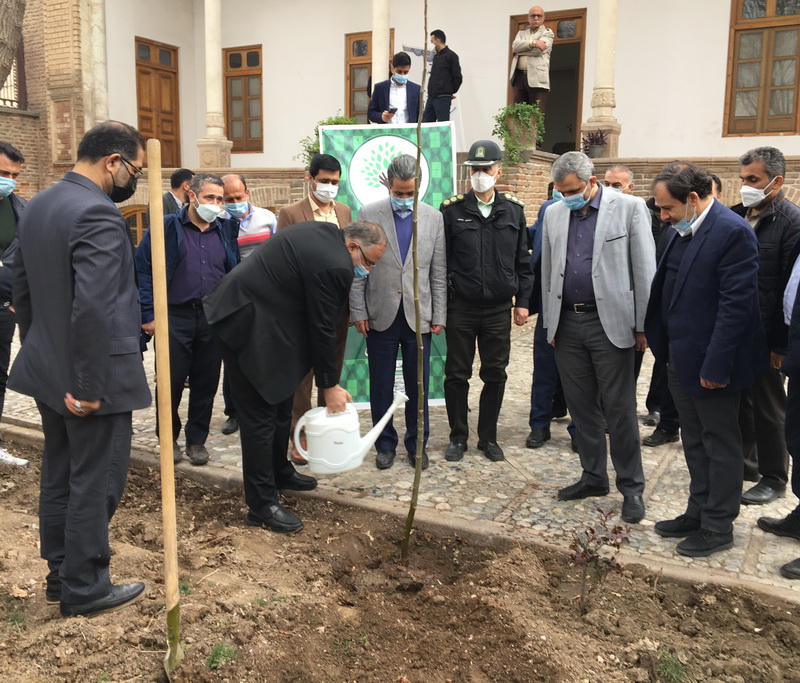 گرامیداشت روز درختکاری در مجموعه دولتخانه صفوی قزوین