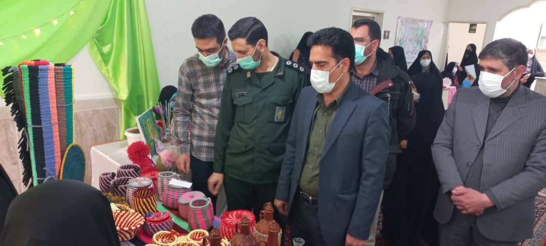 برپایی نمایشگاه صنایع‌دستی و سوغات در شهرستان شازند