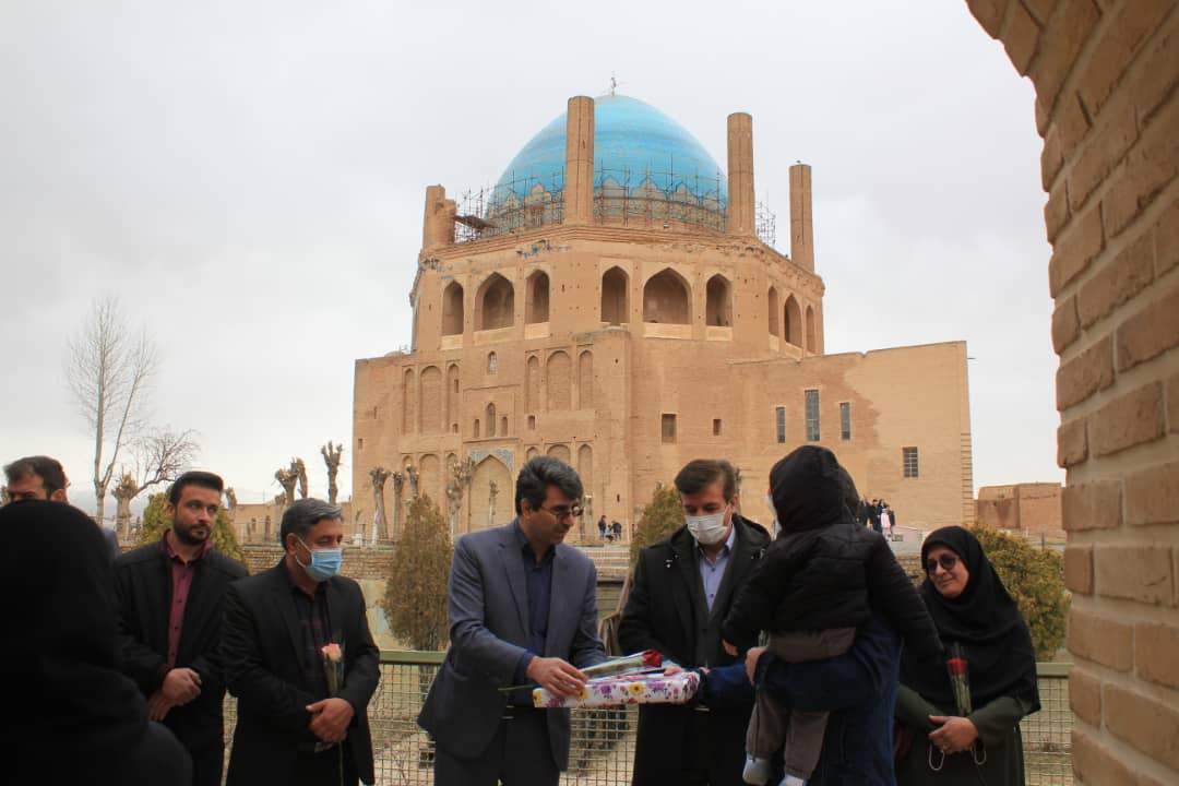 استقبال از مسافران نوروزی ۱۴۰۱ در مبادی ورودی شهرستان‌های زنجان
