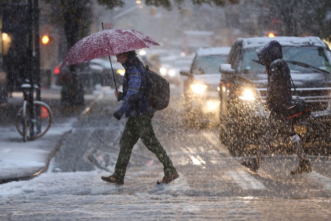بارش باران و برف همراه با وزش باد شدید در اکثر استان‌های کشور