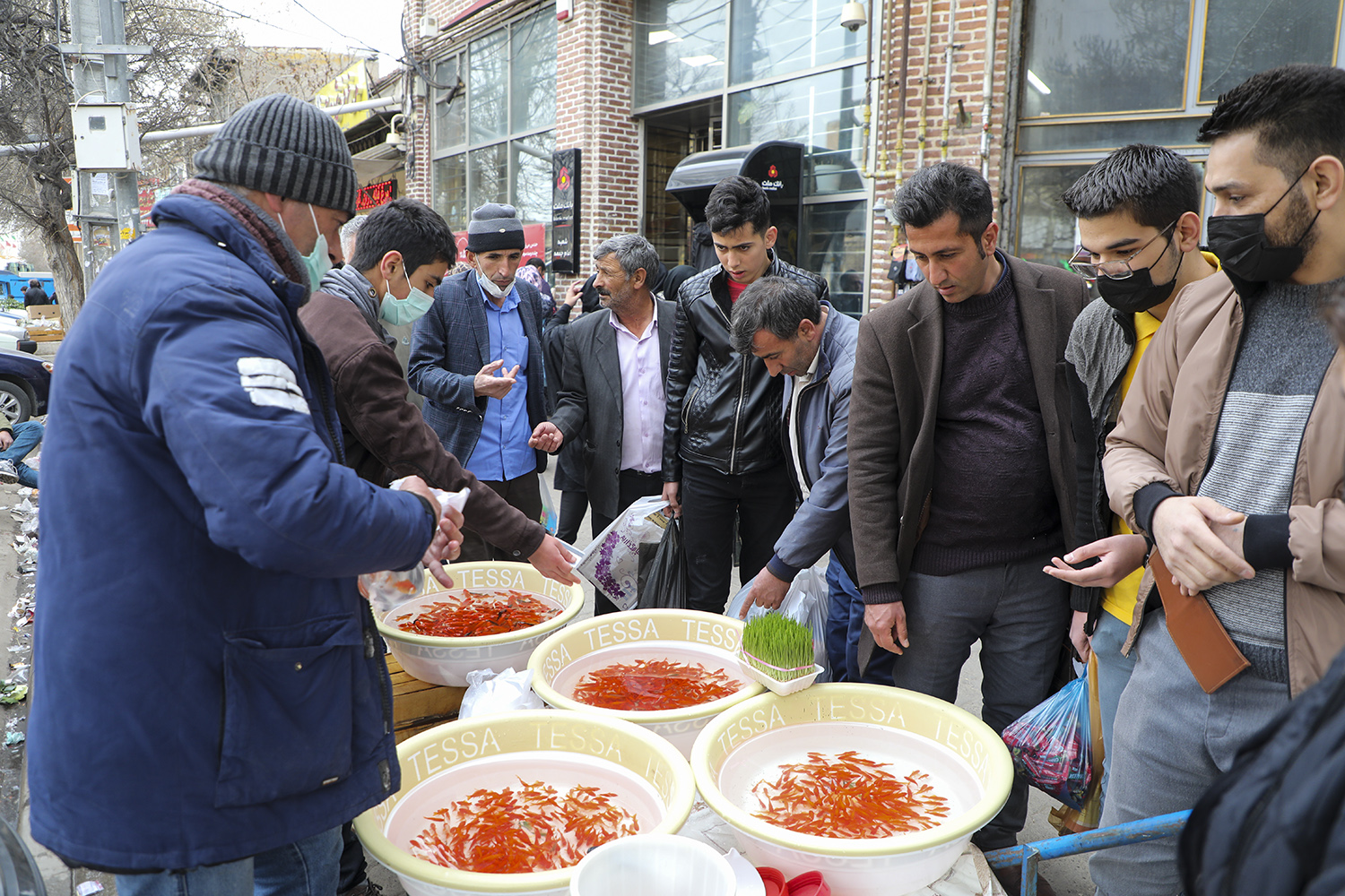 هیاهوی خرید شب عید در بازار تاریخی اردبیل