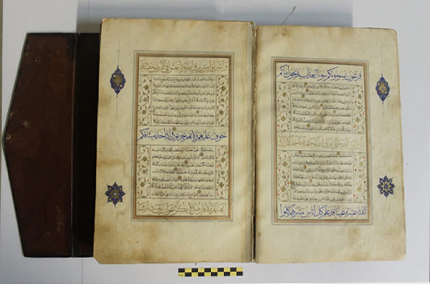 نمایش 2 قرآن‌ نفیس در موزه رضا عباسی