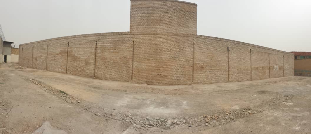 پایان فاز نخست مرمت بدنه دیوار غربی کاروانسرای شاه‌عباسی سمنان
