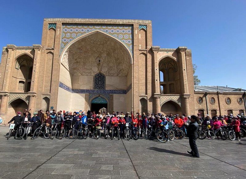 بازدید دوچرخه‌سواران از جاذبه‌های گردشگری قزوین