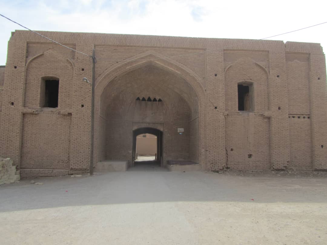 آغاز مرمت قلعه تاریخی روستای ابراهیم‌آباد اشکذر