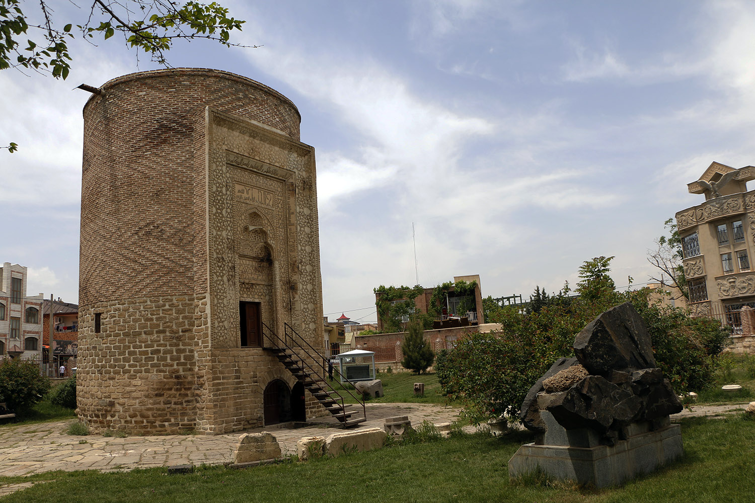 مقبره سه‌گنبد ارومیه، بنای به جامانده از معماری دوران سلجوقیان