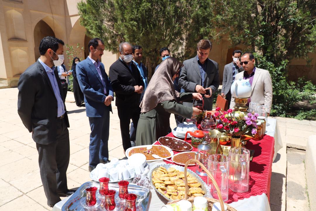 اولین جشنواره تخصصی گیاهان دارویی و نوشیدنی‌های گرم و سرد در شهرستان سلطانیه