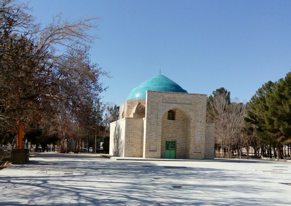 آرامگاه خواجه علی بن مهزیار، نگین فیروزه‌ای جاجرم