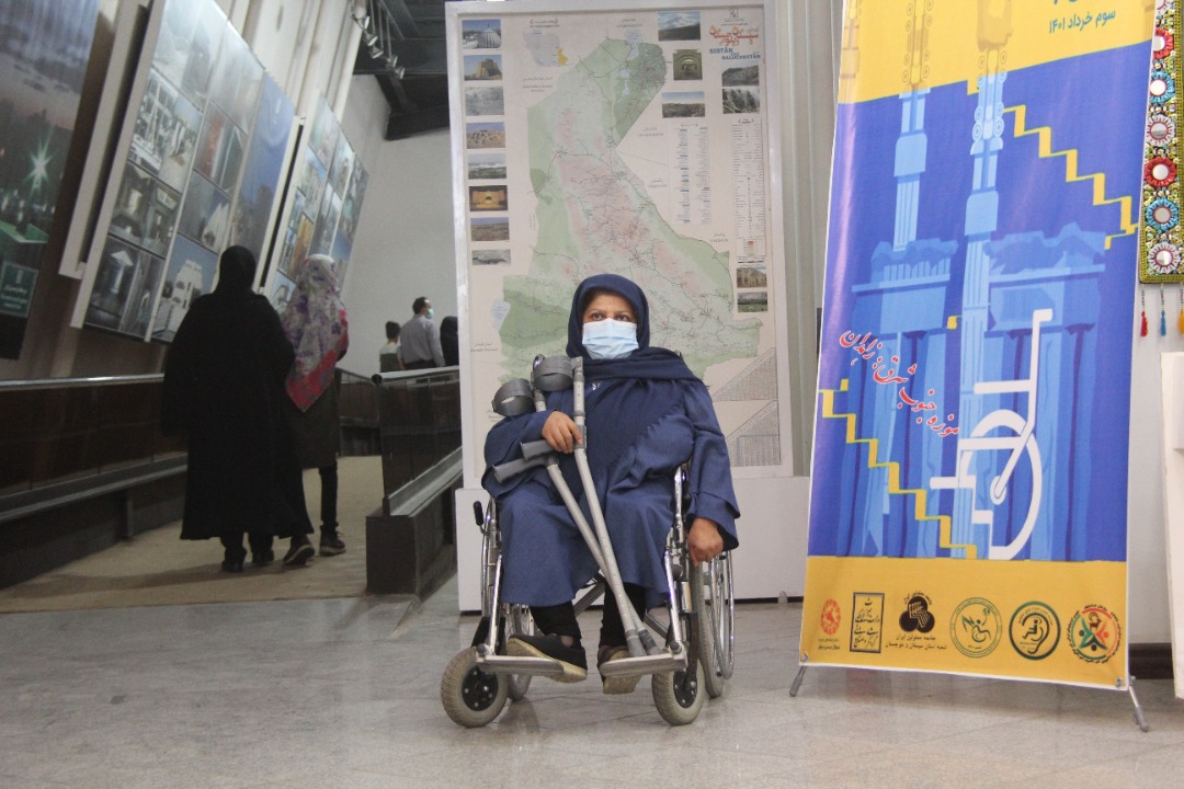 بازدید معلولان از موزه منطقه‌ای جنوب شرق در زاهدان