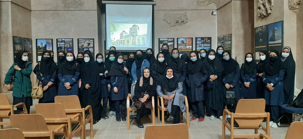 آشنایی دانش‌آموزان با مفهوم موزه و میراث فرهنگی در محوطه گنبد سلطانیه