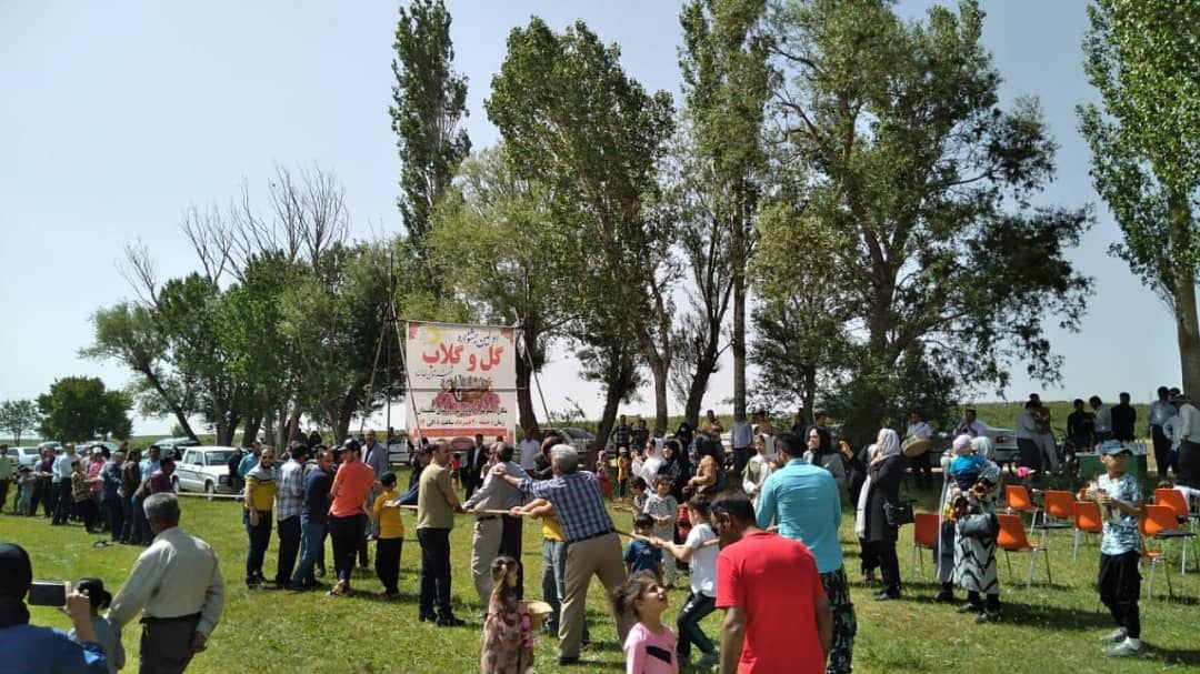 جشنواره گلاب‌گیری در روستای نعلبندان برگزار شد