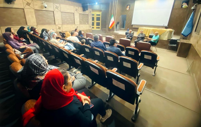 برگزاری نشست تخصصی هنرمندان حوزه سفال و سرامیک قزوین