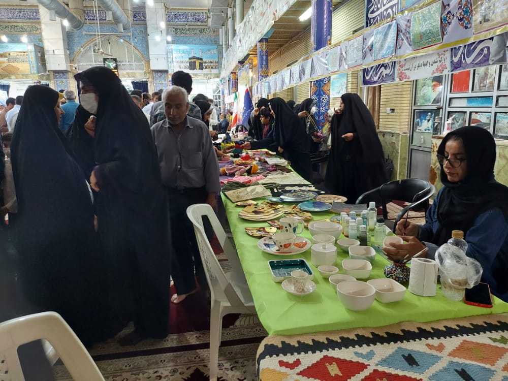 برپایی نمایشگاه صنایع‌دستی در محل نمازجمعه امیدیه