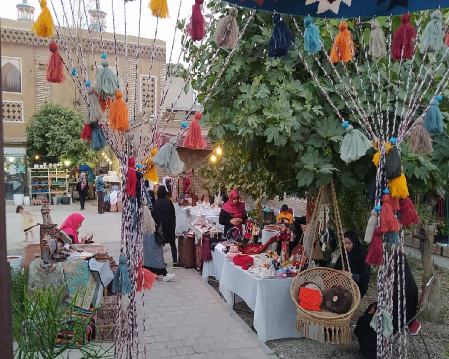 نمایشگاه صنایع‌دستی در برج علاالدوله ورامین افتتاح شد