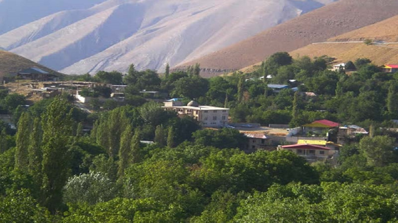 جشنواره توت در روستای آدران برگزار می‌شود