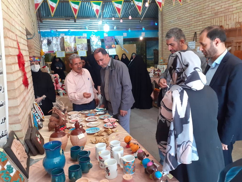 برگزاری نمایشگاه صنایع‌دستی و عفاف و حجاب در تاکستان