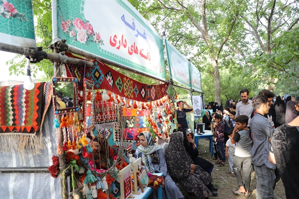 نمایشگاه صنایع‌دستی در سهرورد برگزار شد