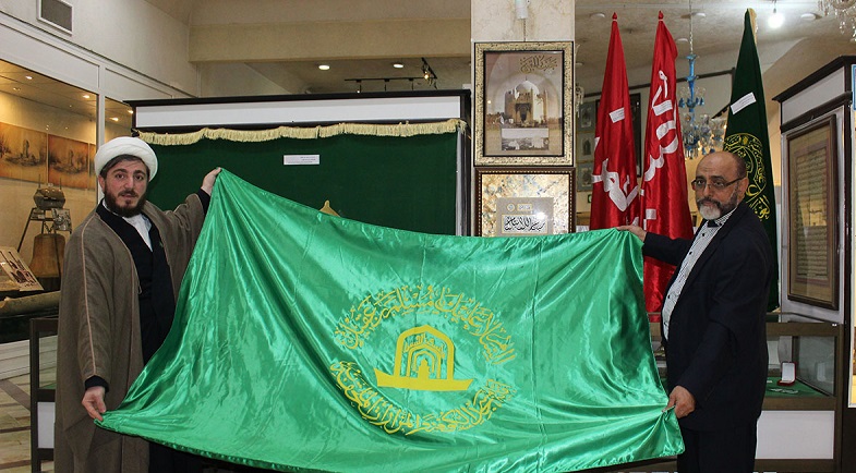 اهدای پرچم حرم حضرت مسلم بن عقیل(ع) به موزه فاطمی