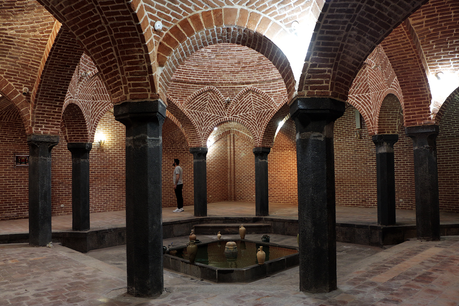 حمام شیخ؛ تنها اثر باقی‌مانده از معماری حمام‌های سنتی سلماس