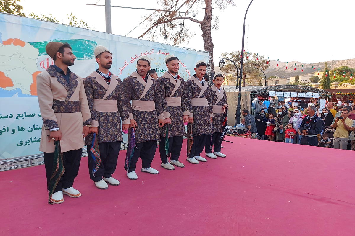 اجرای گروه هنری کاسیت از لرستان در جشنواره اقوام ایران‌زمین شیراز