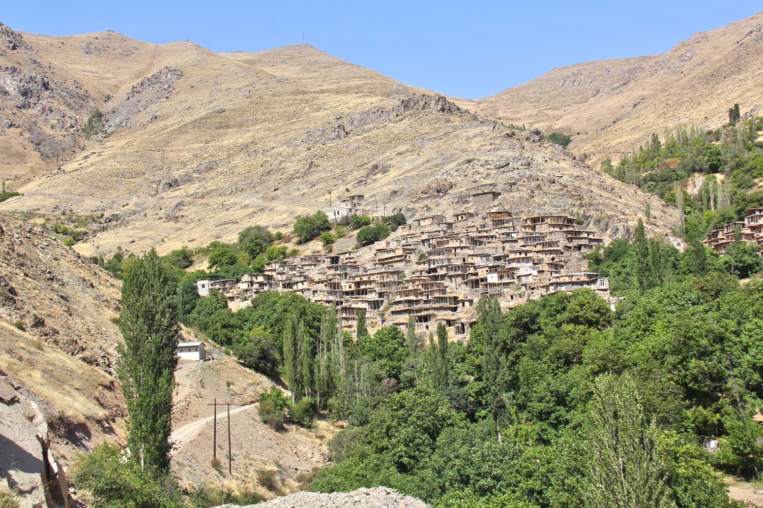 روستای شیلاندر زنجان با خانه‌های پلکانی