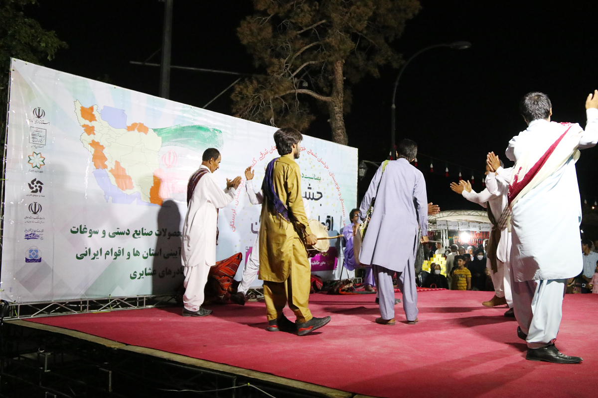 اجرای گروه هنری دوچاپی از سیستان و بلوچستان در جشنواره اقوام ایران‌زمین شیراز