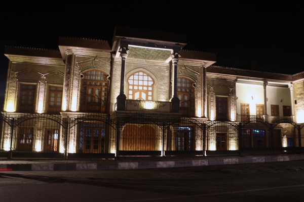 نصب سیستم‌های نورپردازی جدید در عمارت تاریخی ذوالفقاری زنجان