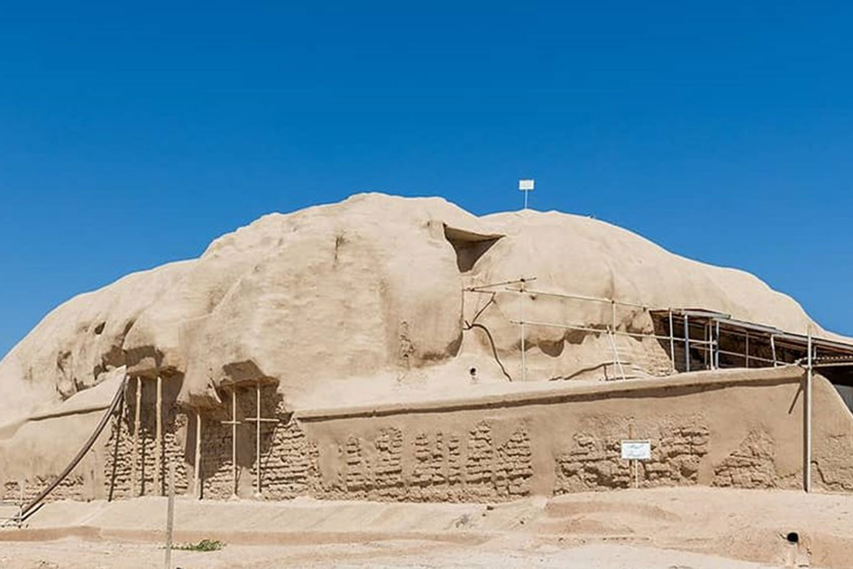 کشف بقایای خانه مسکونی دوره هزار چهارم پیش از میلاد در تپه‌های سیلک کاشان