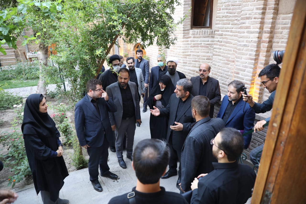 بازدید وزیر میراث‌فرهنگی از خانه ایرانی یاهیل در قزوین