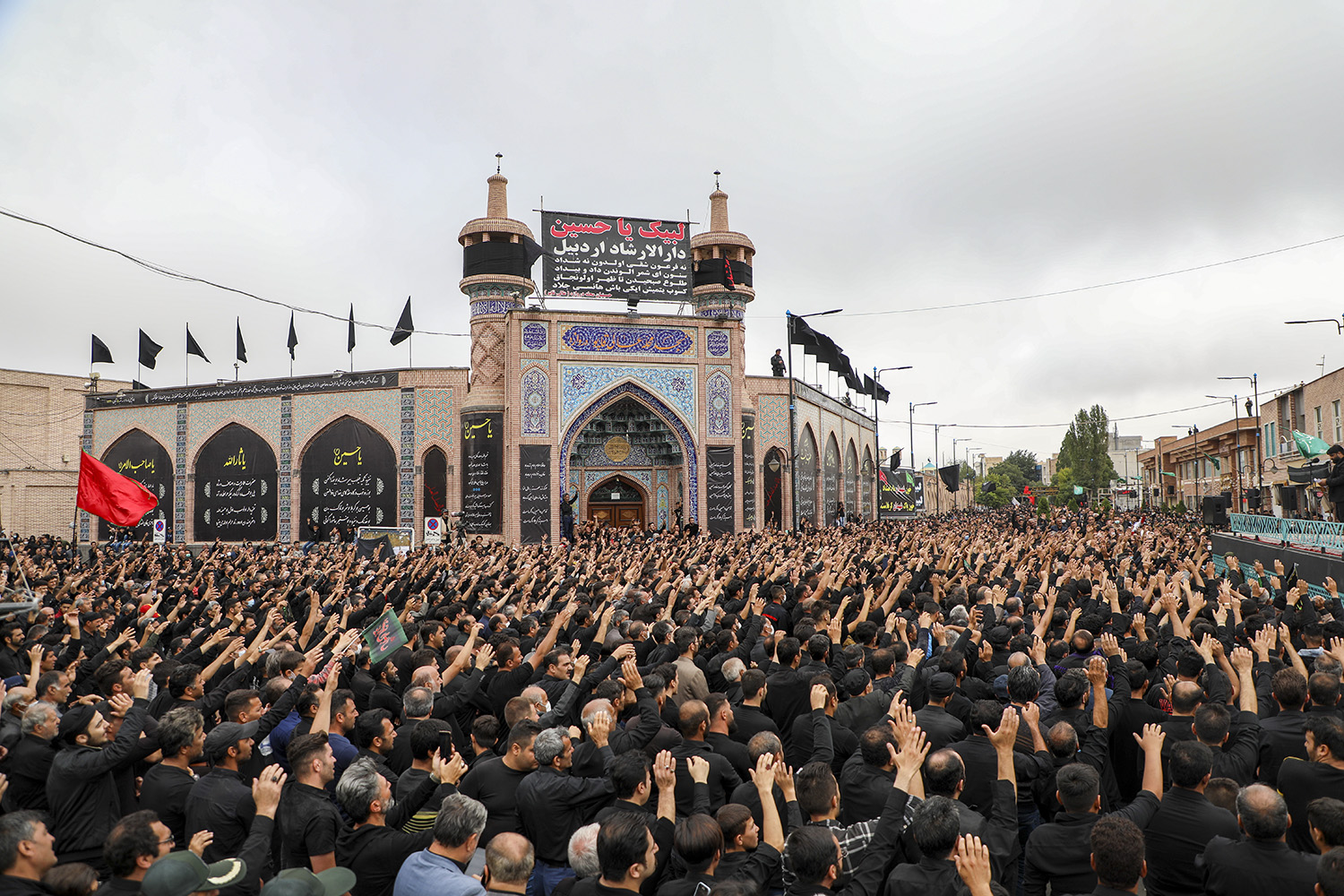 تجمع بزرگ عزاداران دارالارشاد اردبیل در روز تاسوعای حسینی
