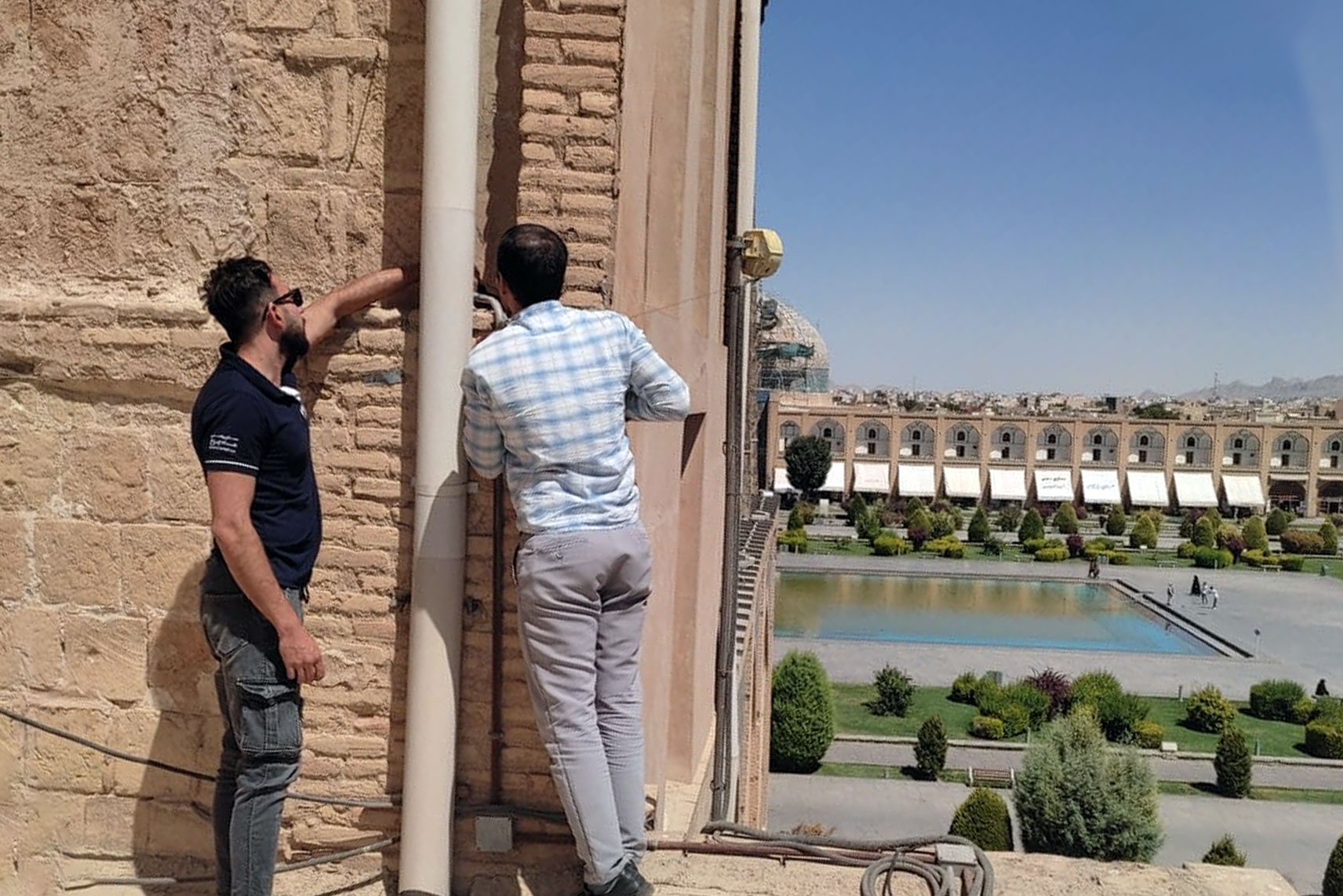 نصب دوربین‌های حفاظتی و سیستم اعلام حریق کاخ عالی‌قاپو اصفهان