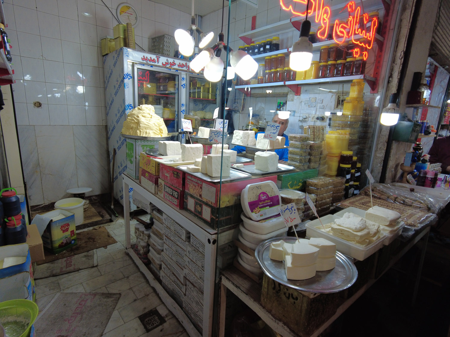 صنف لبنیاتی ها و پنیر فروشان بازار تبریز