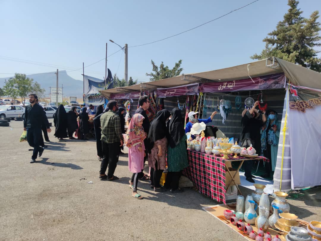نمایشگاه‌های صنایع‌دستی در مرزهای مهران و خسروی برپا شد