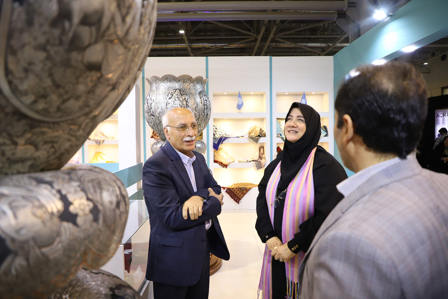 دیدار صمیمانه معاون صنایع‌دستی کشور با هنرمندان حاضر در دوازدهمین نمایشگاه تخصصی گردشگری، صنایع‌دستی و صنعت هتلداری اصفهان