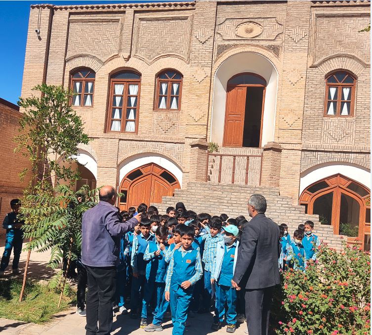 بازدید از بافت تاریخی شهر بیرجند به مناسبت هفته ملی کودک