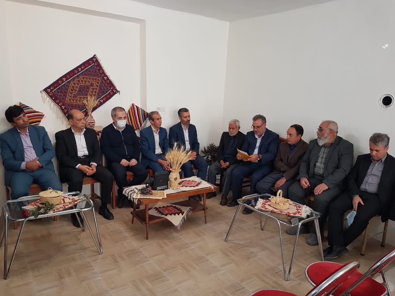 افتتاح کارگاه و نمایشگاه دائمی تولیدات صنایع‌دستی بانوان سالمند شهرستان عجب شیر