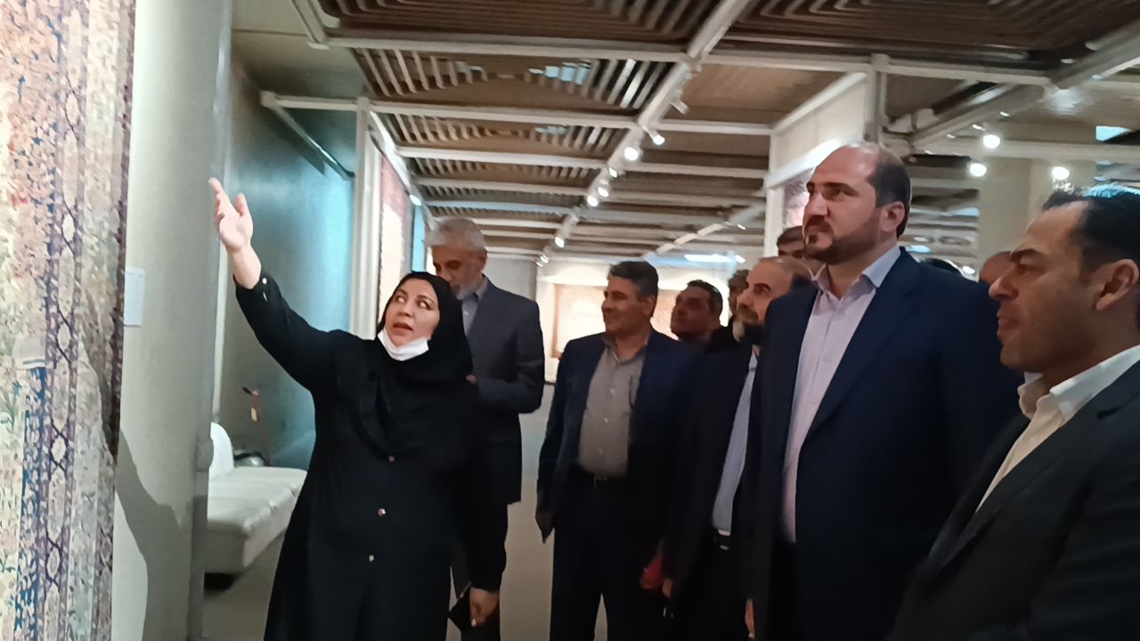 استاندار تهران از موزه فرش بازدید کرد