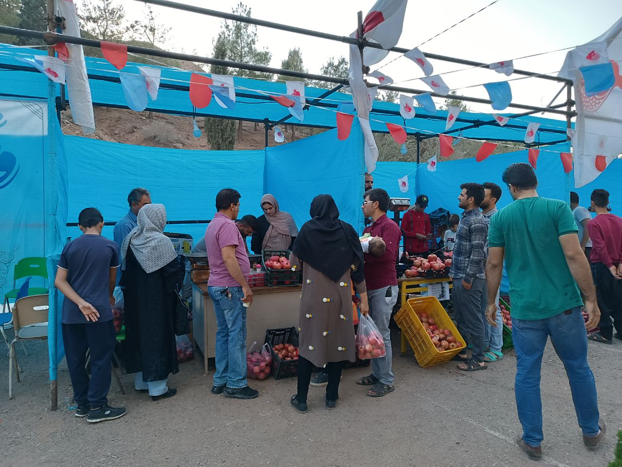 استقبال مردم  از جشنواره انار و صنایع‌دستی پاکدشت