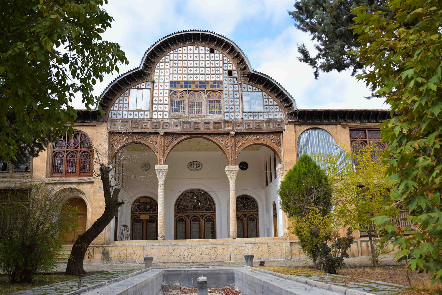 عمارت مشیر دیوان سنندج، تجلی معماری دوره قاجار
