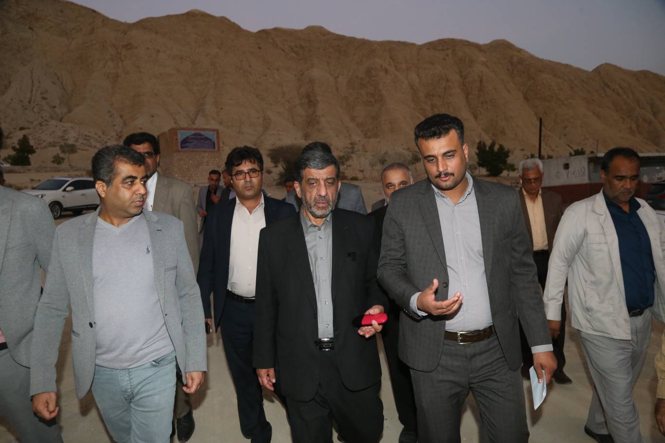 وزیر میراث‌فرهنگی از آب‌گرم بندر خمیر بازدید کرد