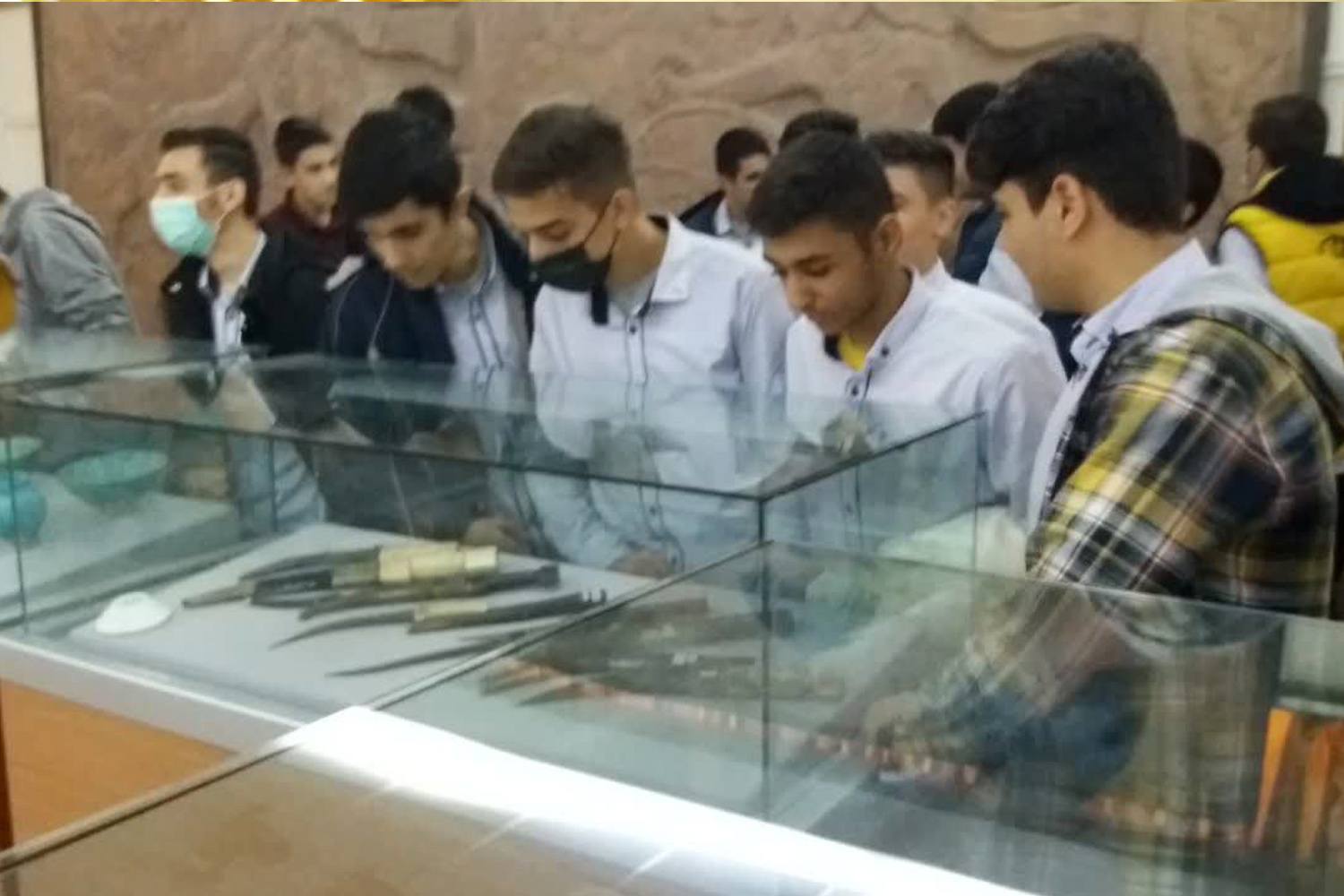 بازدید دانش‌آموزان از موزه باستان‌شناسی ارومیه