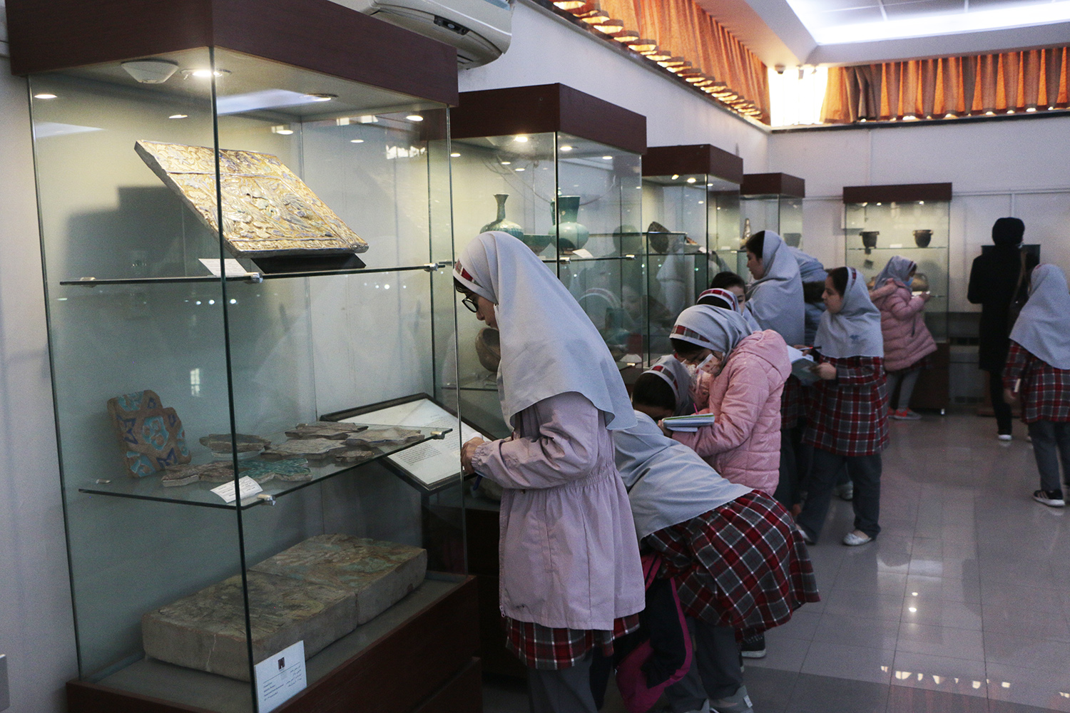 تور بازدید دانش‌آموزان از موزه باستان‌شناسی ارومیه