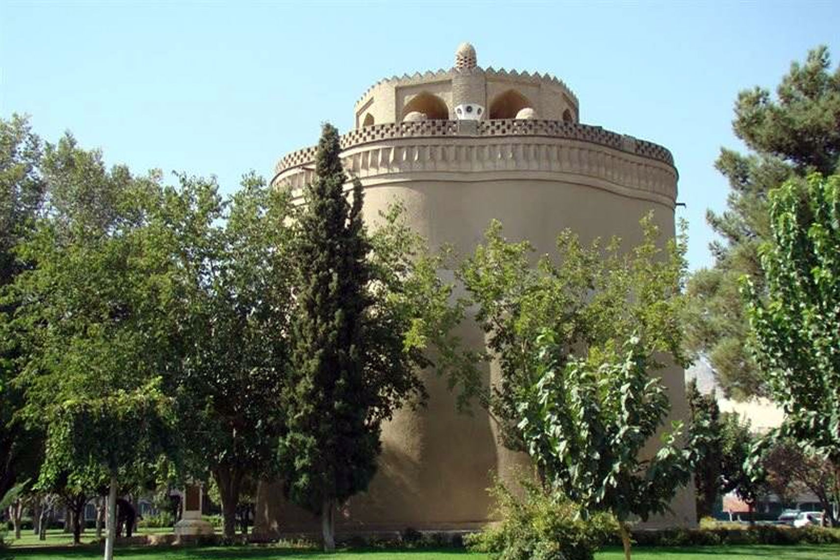 معماری برج‌های کبوتر اصفهان با طراحی مدور