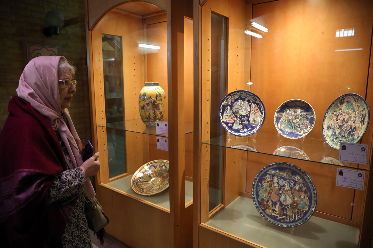 افتتاح نمایشگاه 50 سال هنر سفال و سرامیک در پژوهشکده هنرهای سنتی