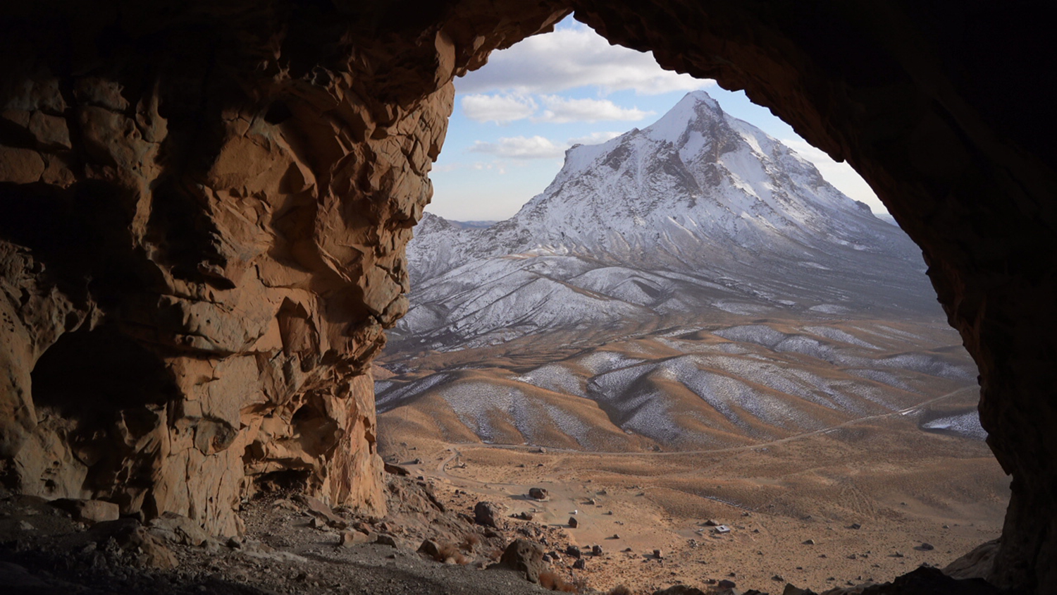 غار ایوب شهربابک، بزرگترین غار آذرین کشور