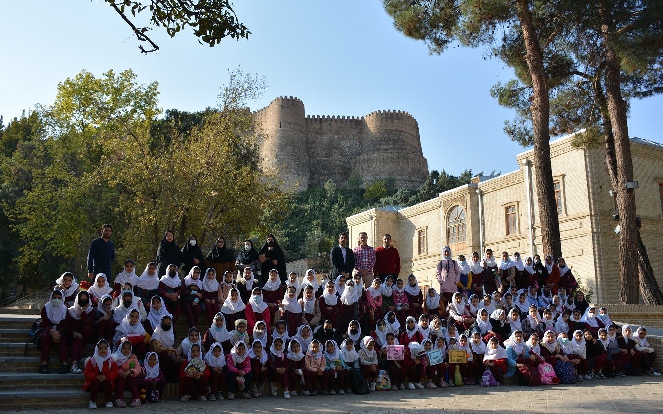 بازدید دانش‌آموزان از قلعه تاریخی، فرهنگی فلک‌الافلاک خرم‌آباد