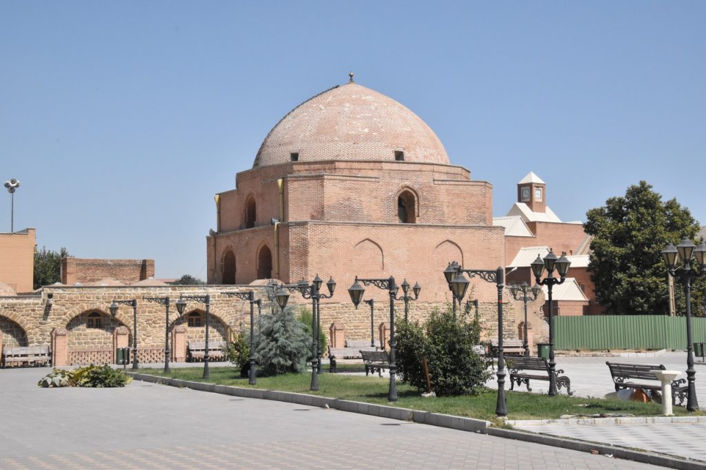 پشت‌بام و محوطه مسجد جامع ارومیه سامان‌دهی می‌شود